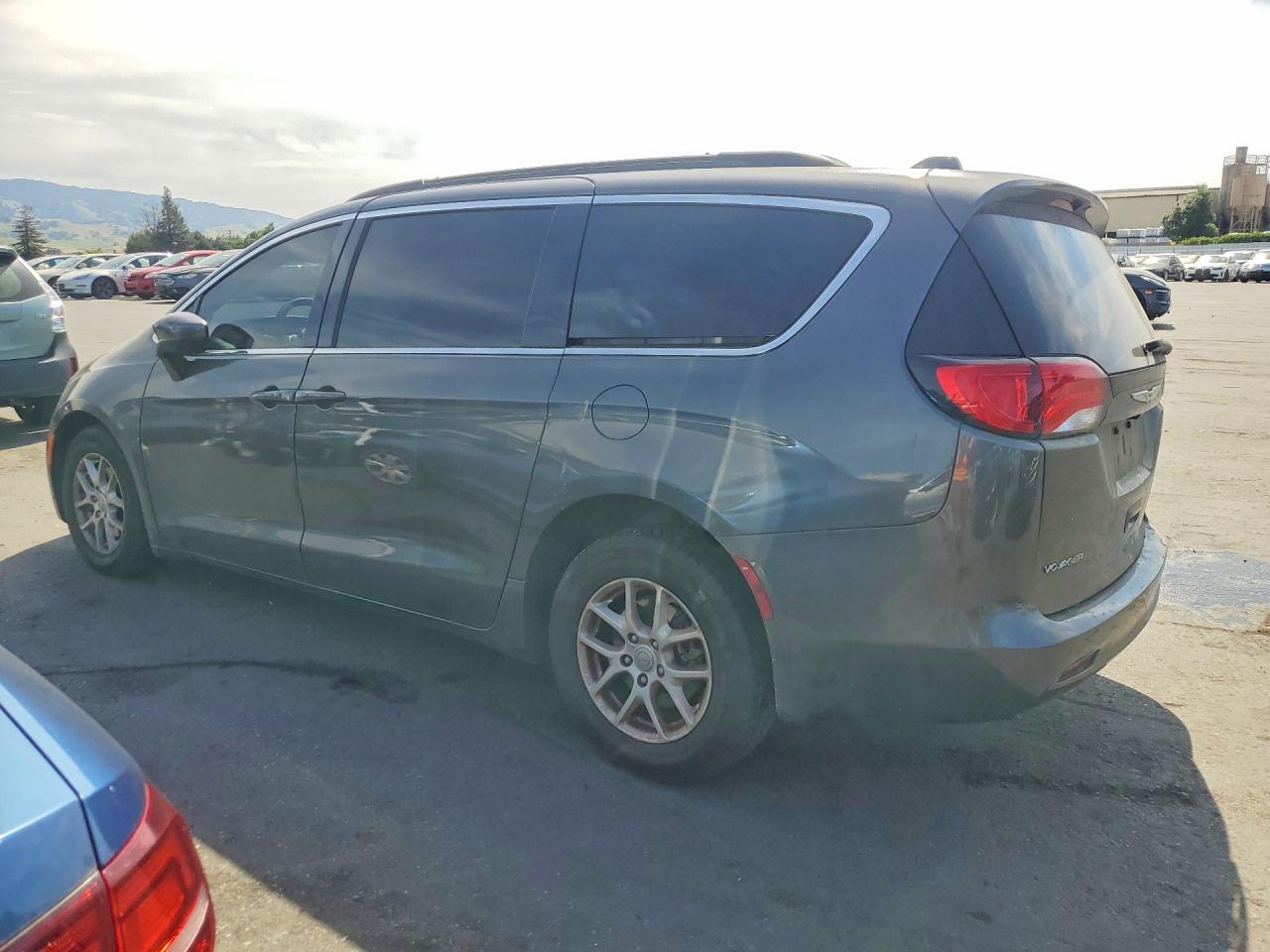 CHRYSLER VOYAGER 2020 — 3