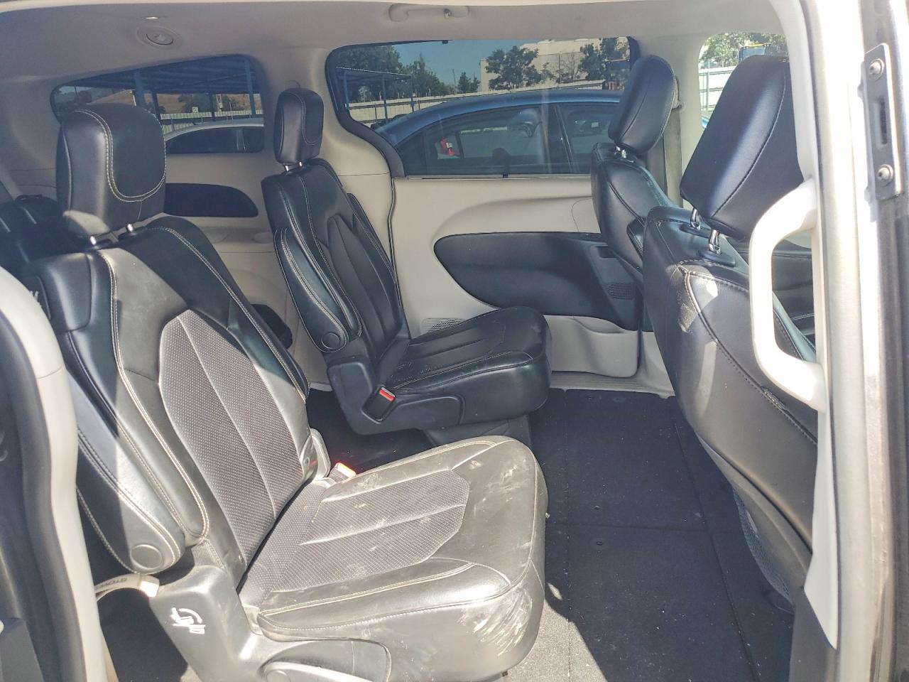 CHRYSLER VOYAGER 2020 — 12