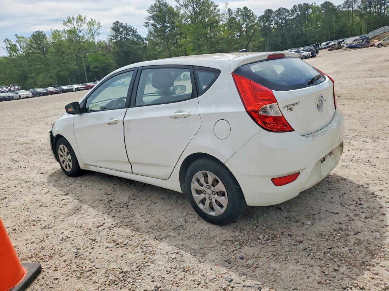 HYUNDAI ACCENT 2015 — 3