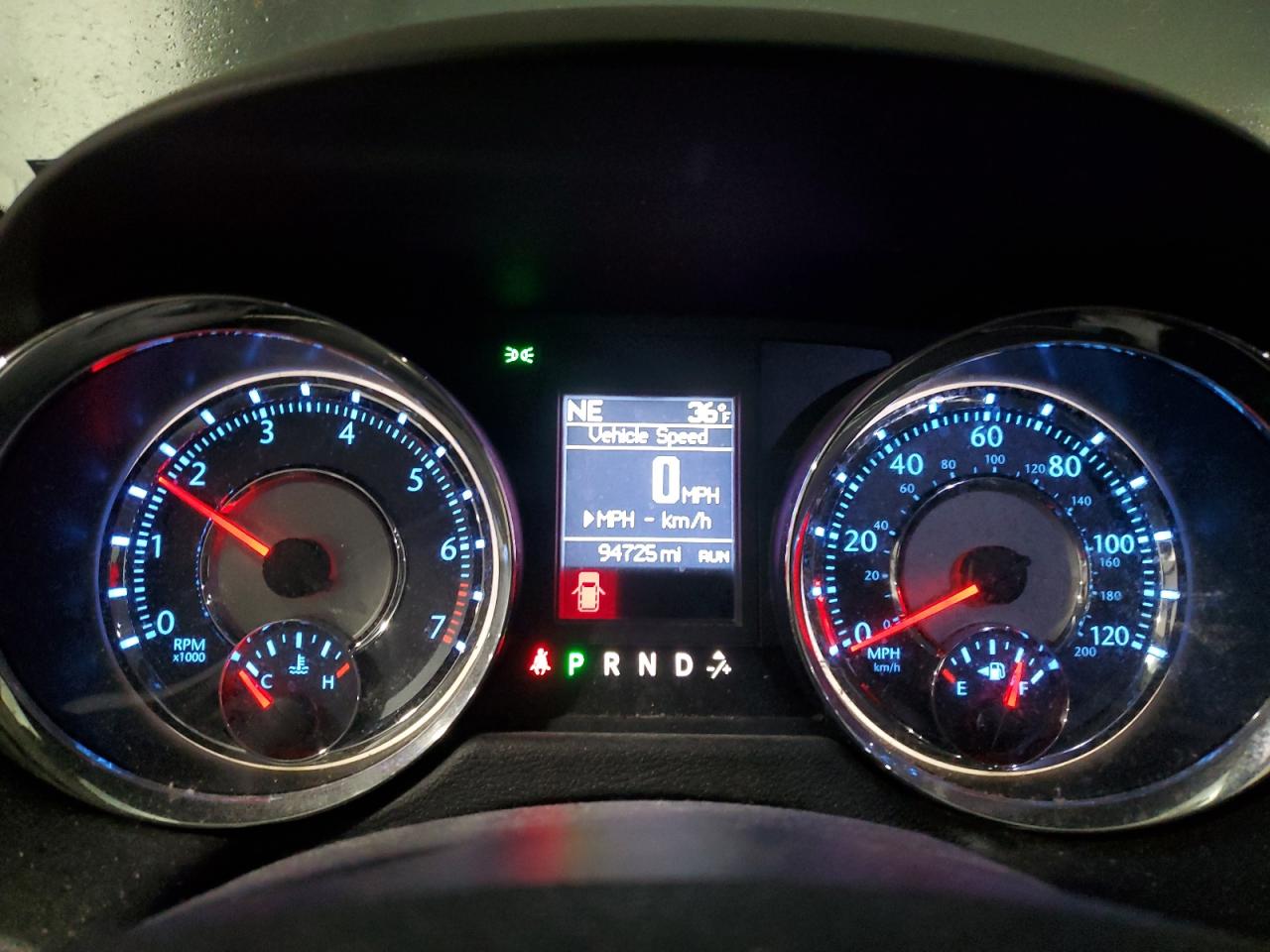 CHRYSLER TOWN & COUNTRY 2011 — 10