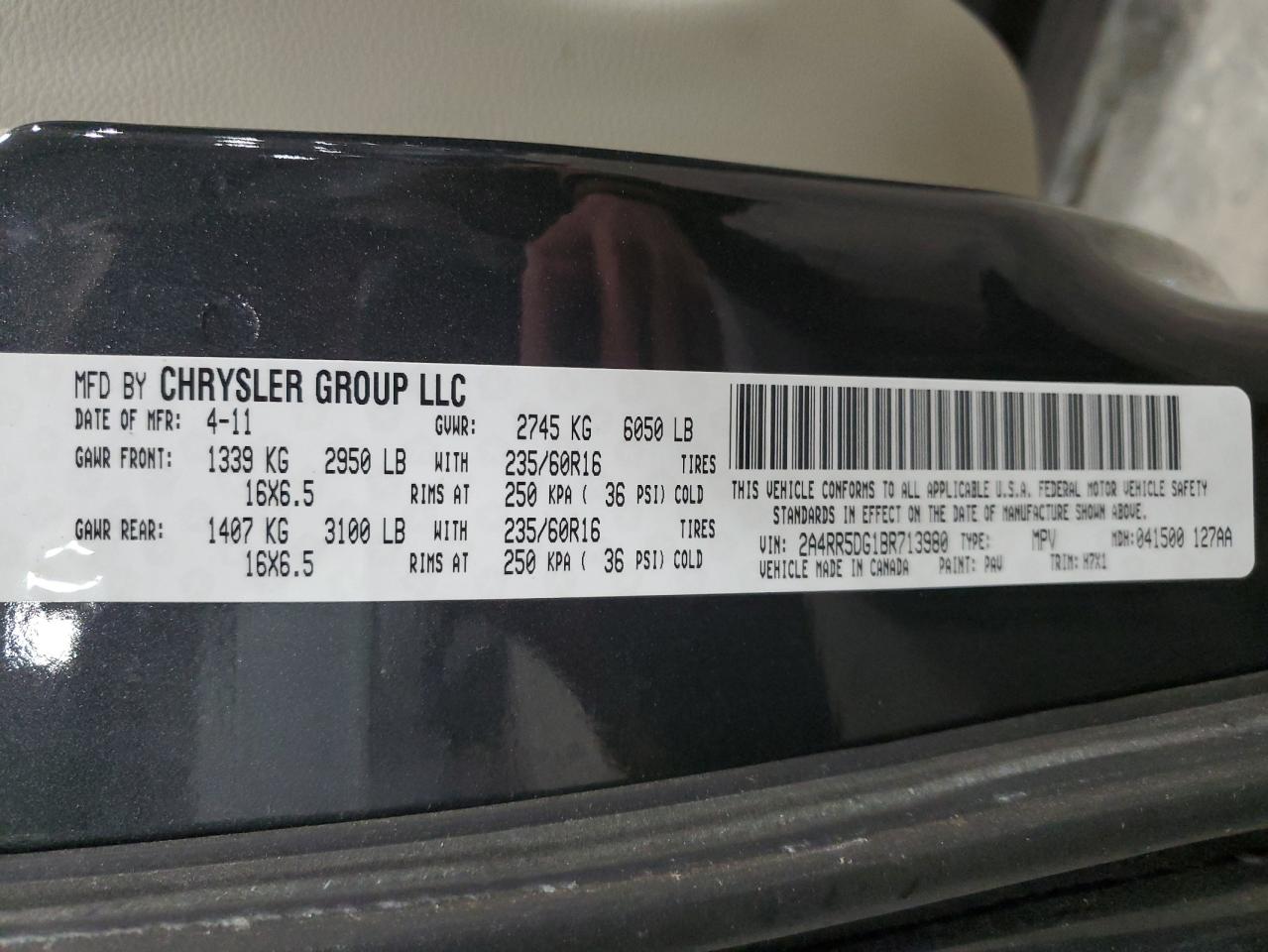 CHRYSLER TOWN & COUNTRY 2011 — 14