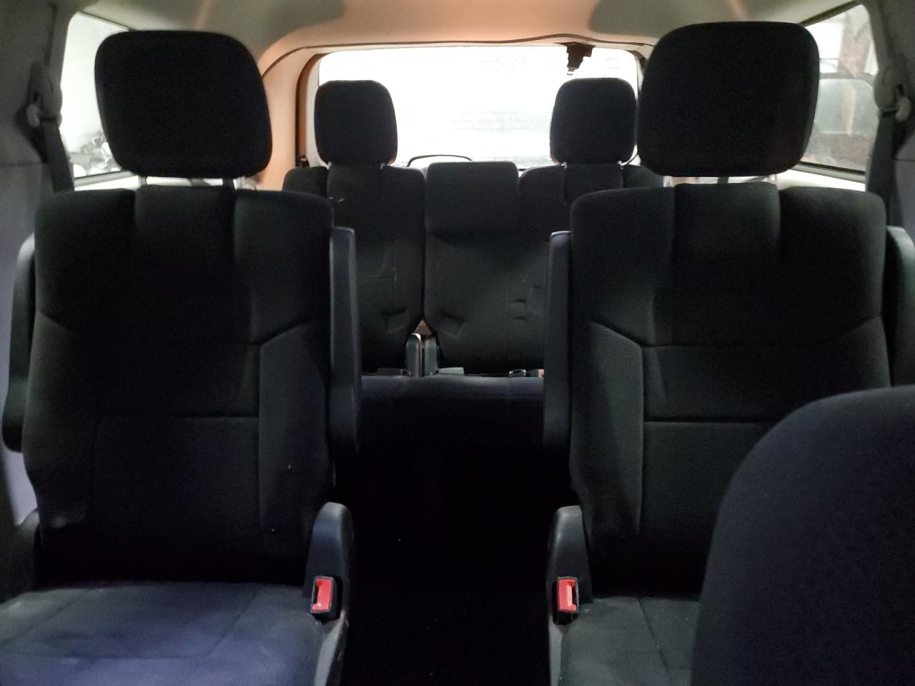 CHRYSLER TOWN & COUNTRY 2011 — 11