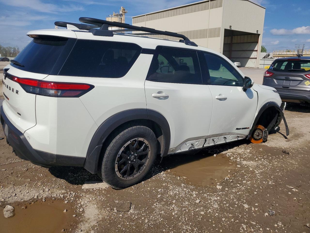 NISSAN PATHFINDER 2023 — 4