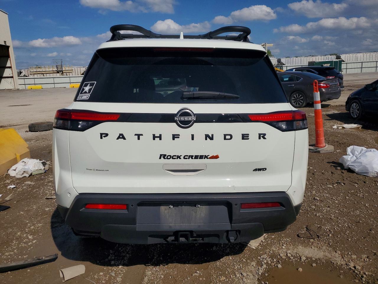 NISSAN PATHFINDER 2023 — 7
