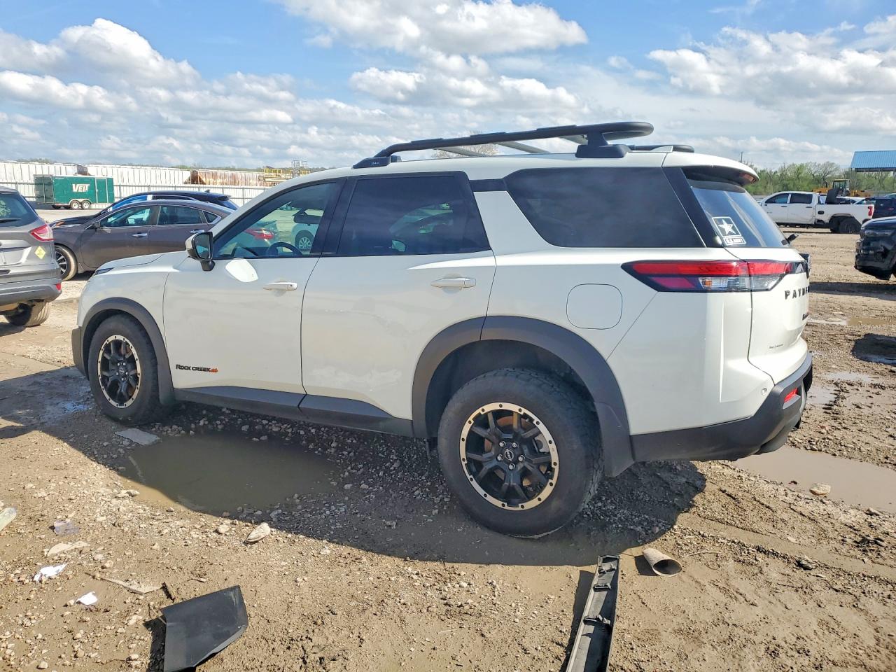 NISSAN PATHFINDER 2023 — 3