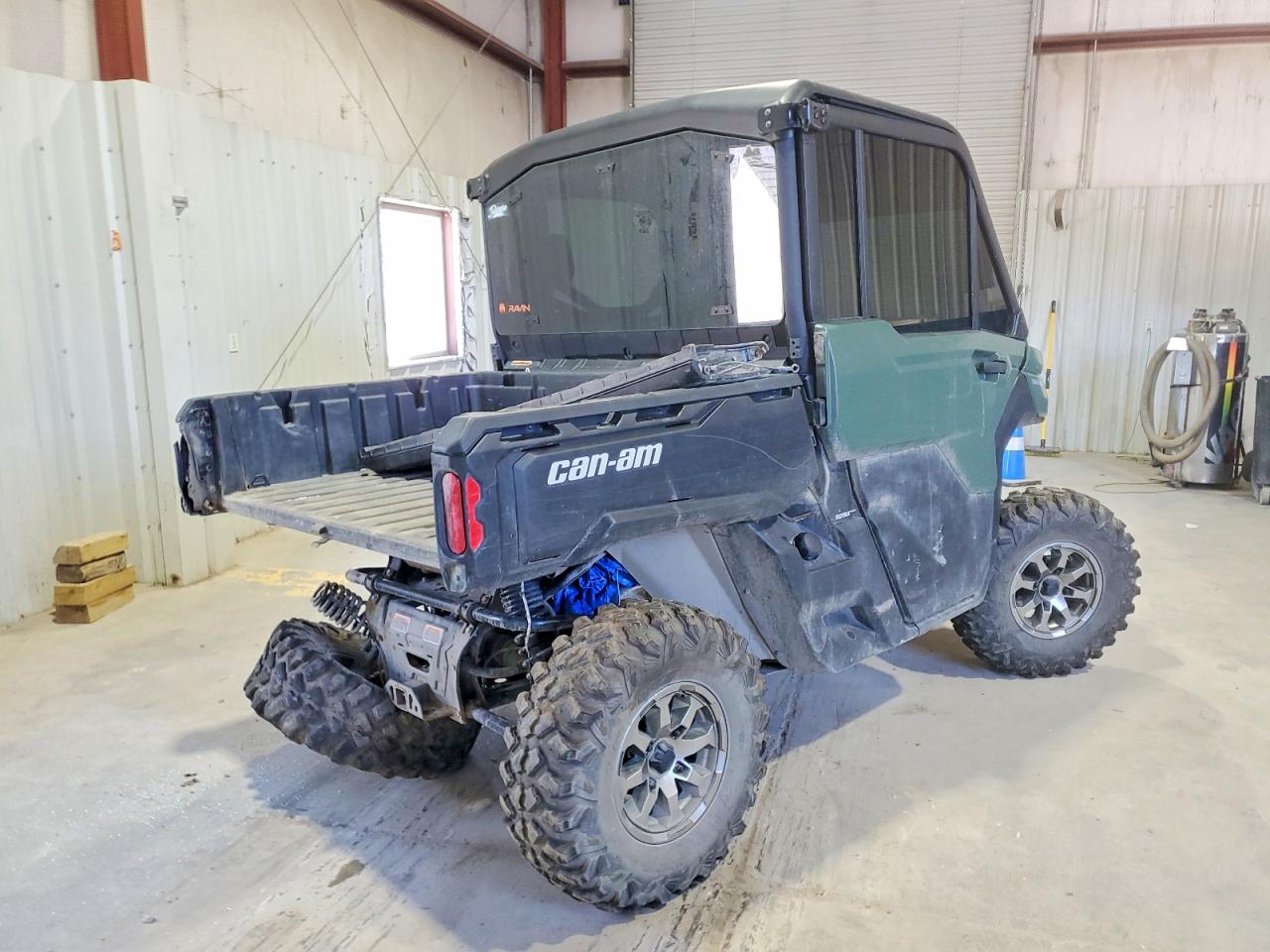 2024 CAN-AM DEFENDER DPS CAB HD9