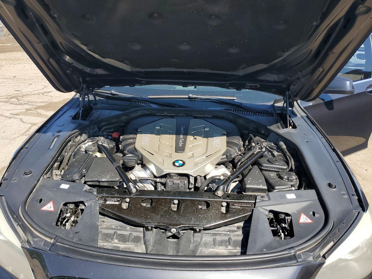 BMW 750 2011 — 11