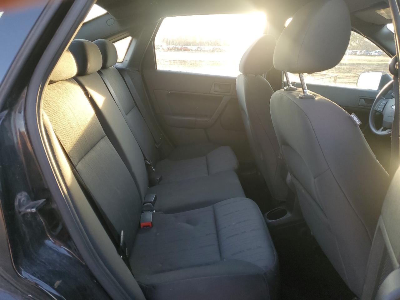 FORD FOCUS 2010 — 11