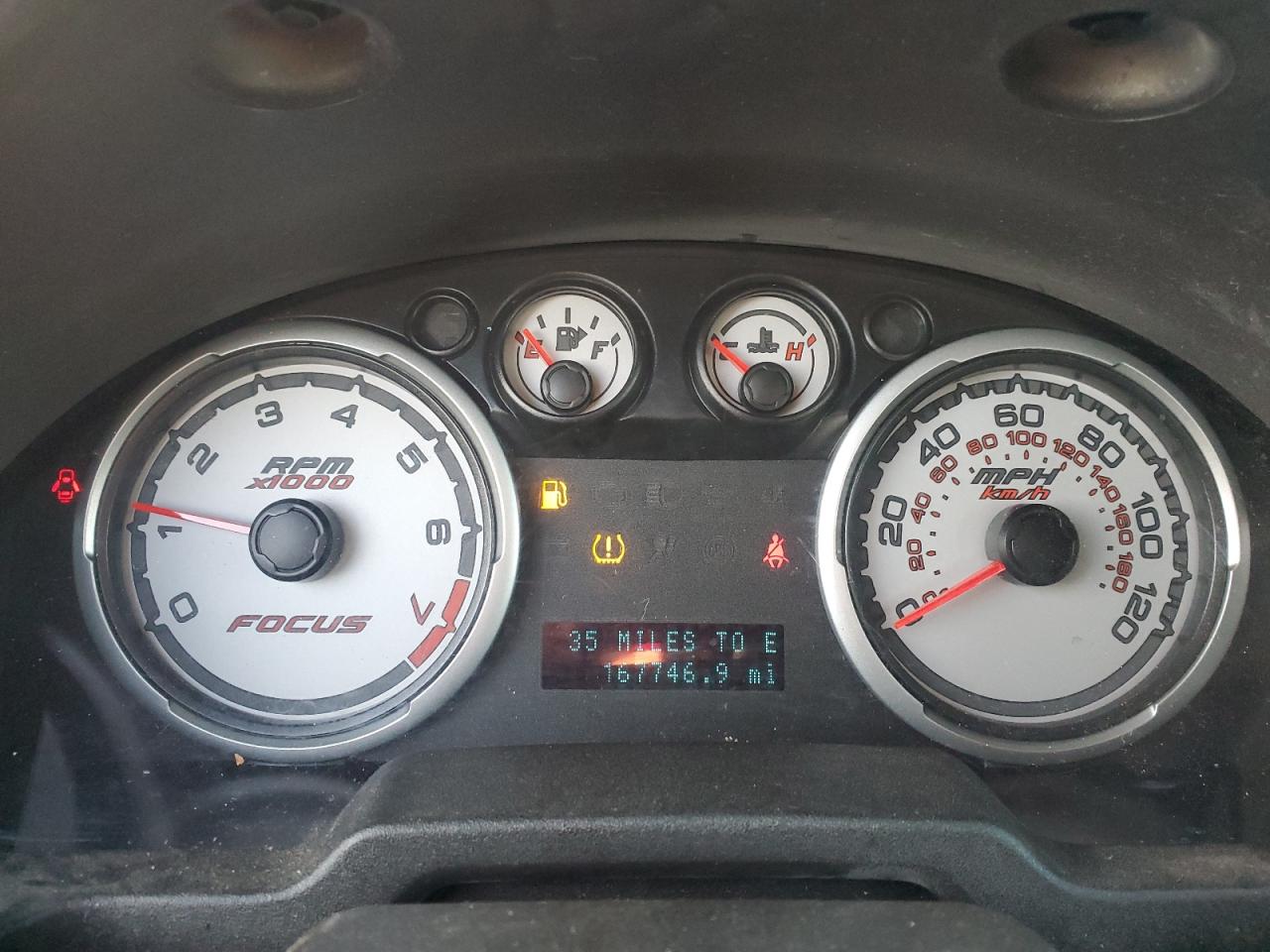 FORD FOCUS 2010 — 10