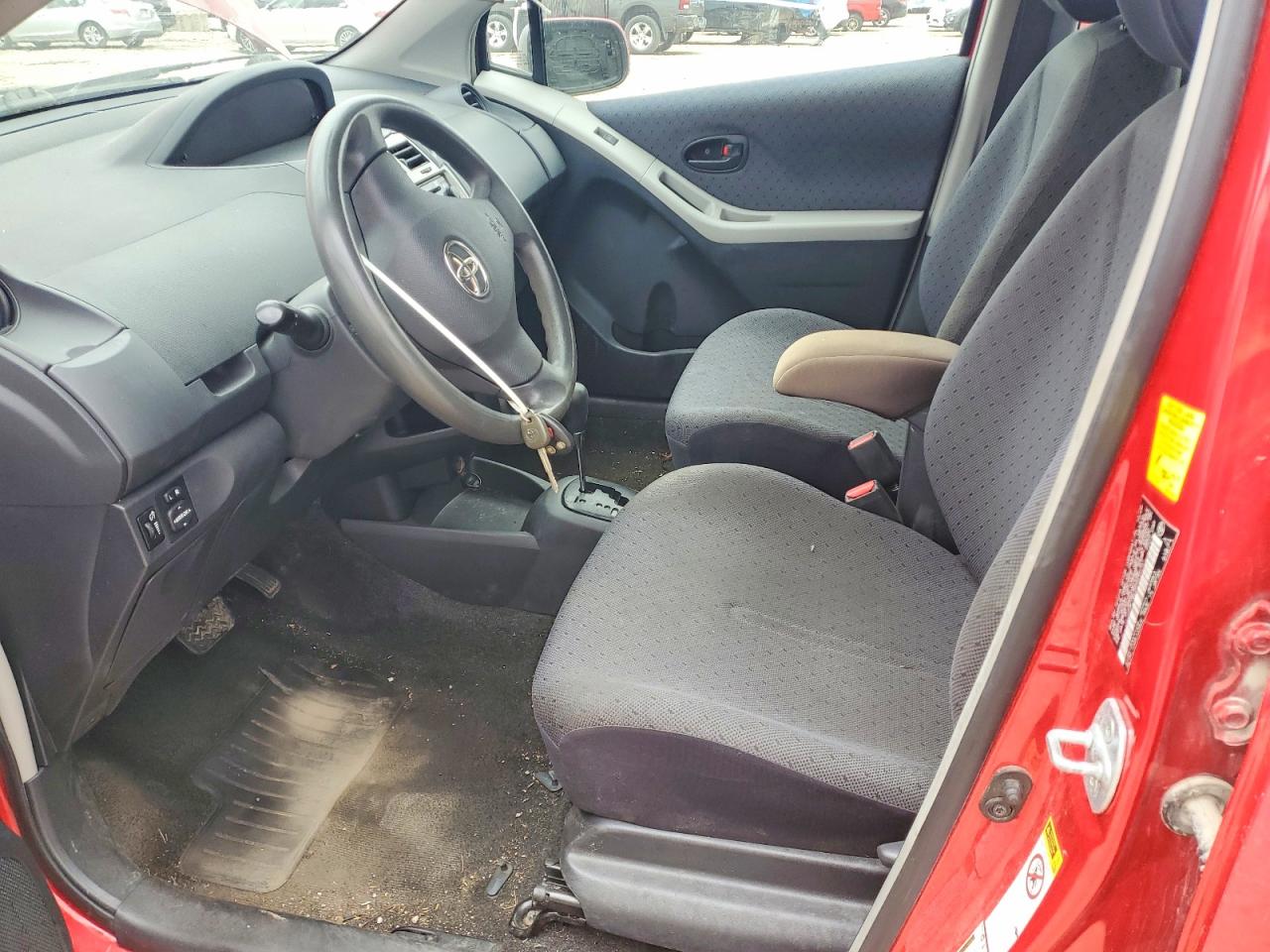 TOYOTA YARIS 2010 — 8