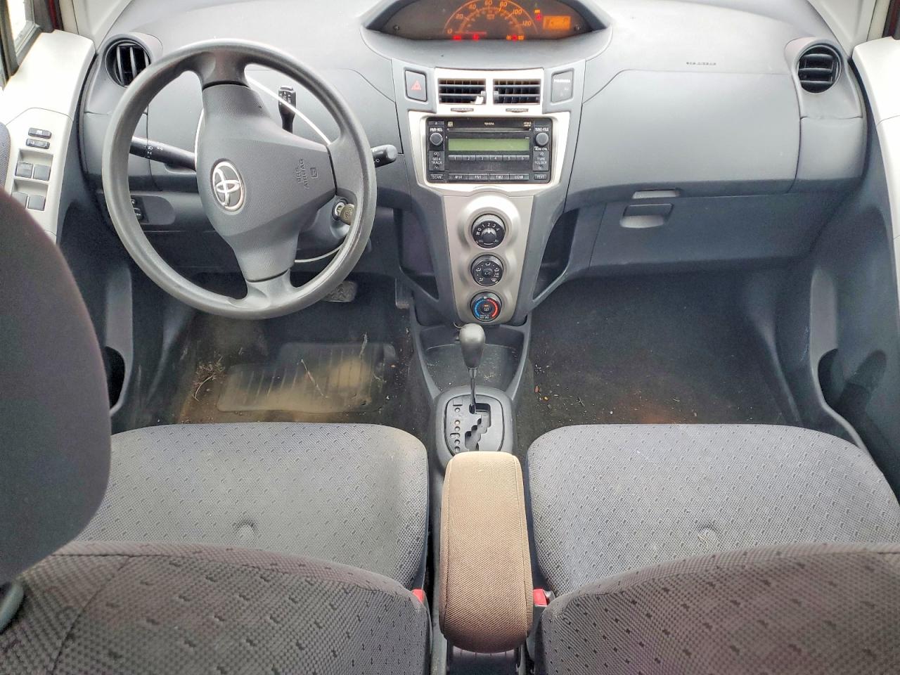 TOYOTA YARIS 2010 — 9