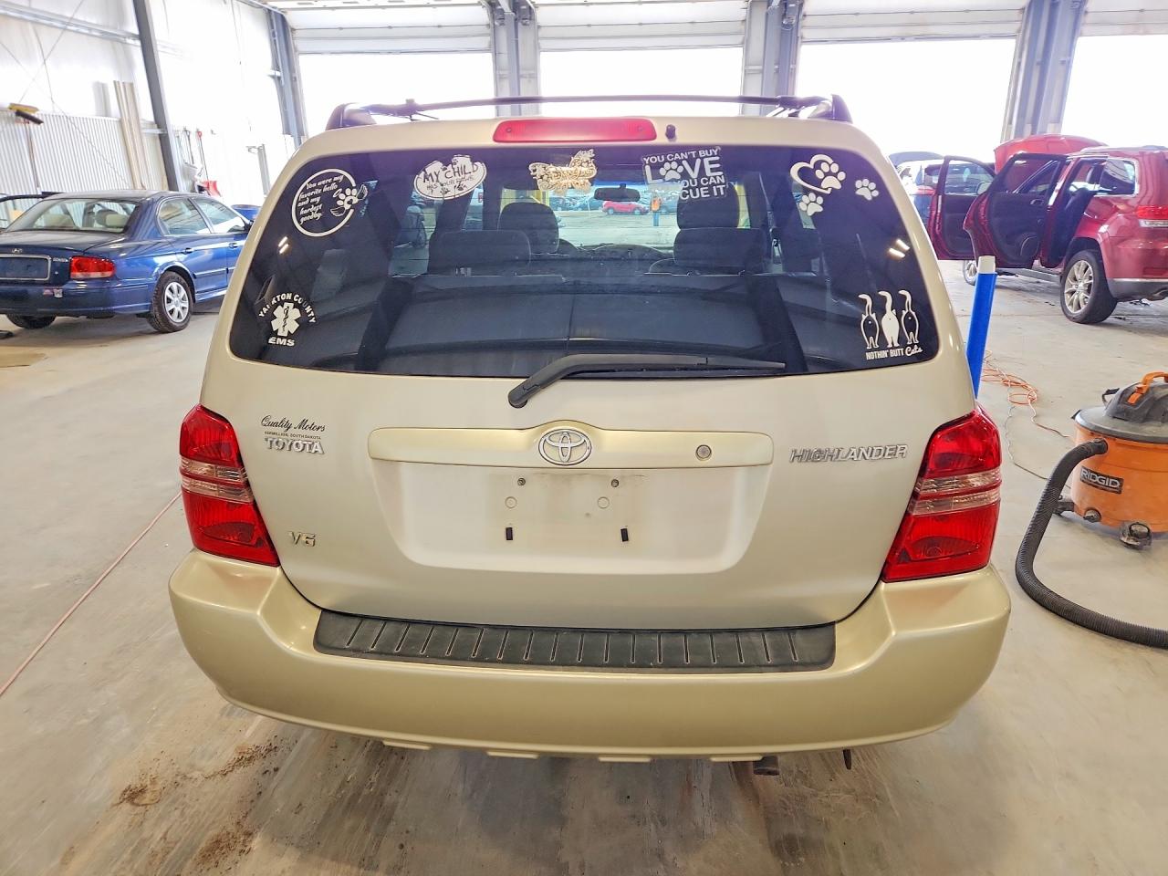 TOYOTA HIGHLANDER 2002 — 7