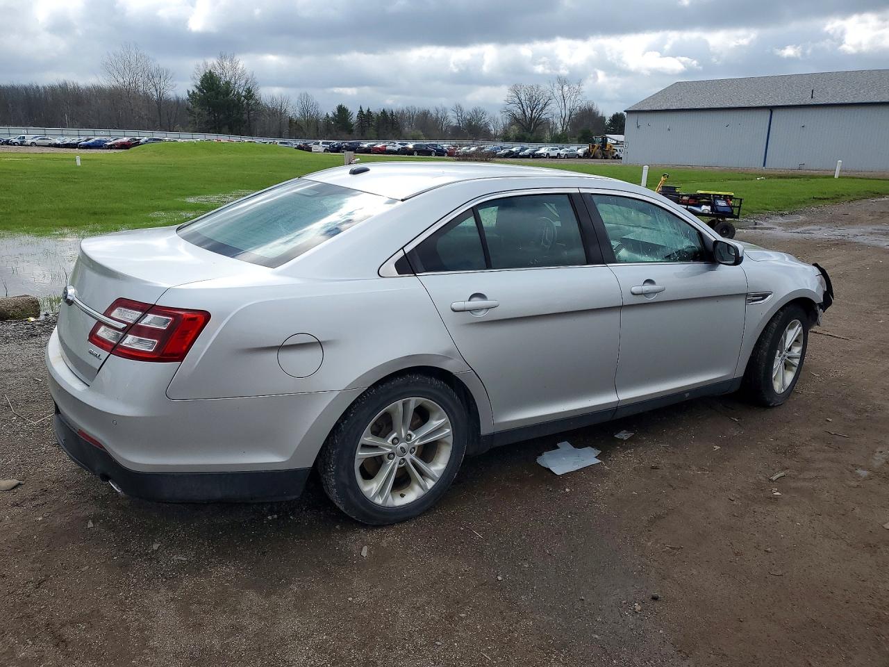 FORD TAURUS 2018 — 4