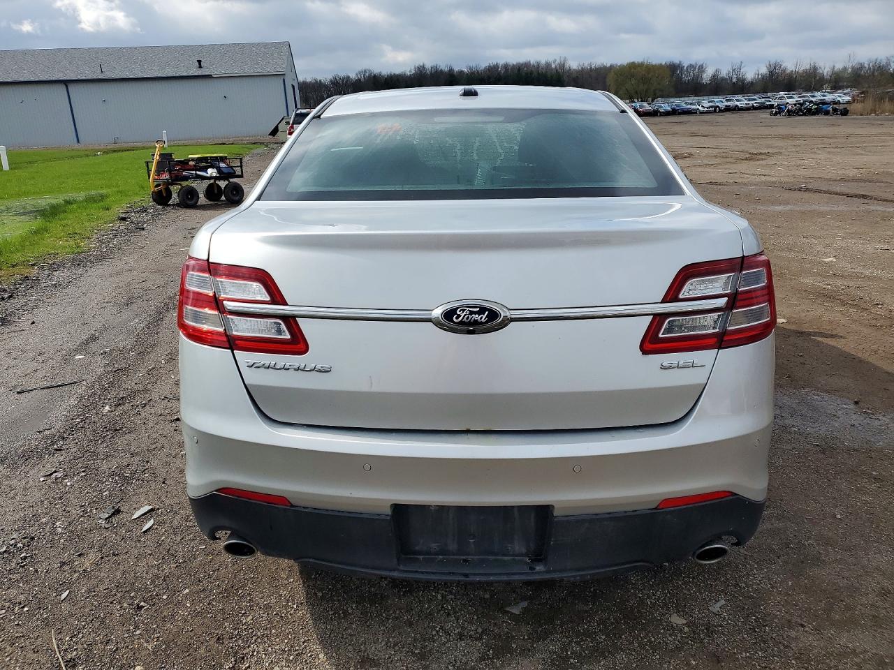 FORD TAURUS 2018 — 7