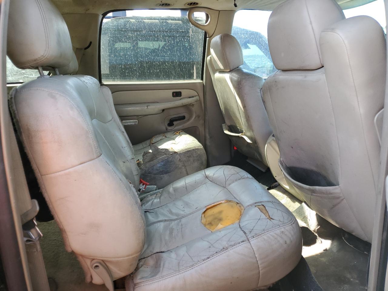 CHEVROLET SUBURBAN 2001 — 12