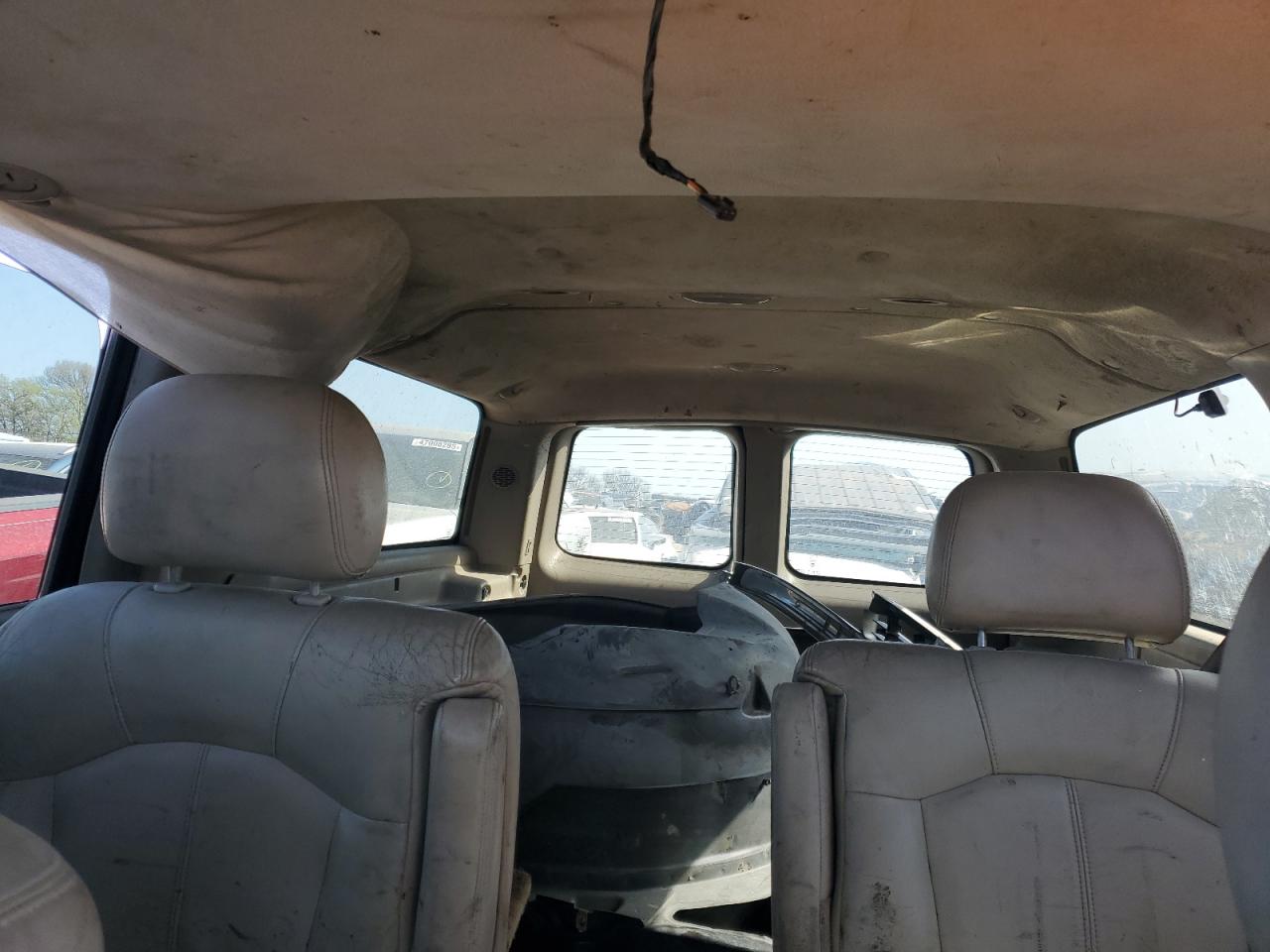 CHEVROLET SUBURBAN 2001 — 11
