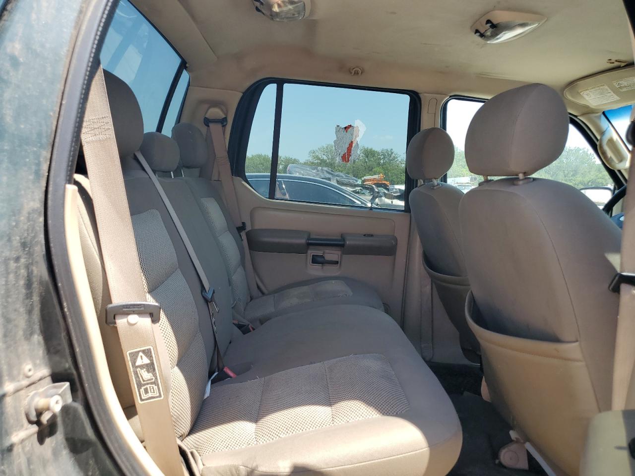 FORD EXPLORER SPORT TRAC 2004 — 12