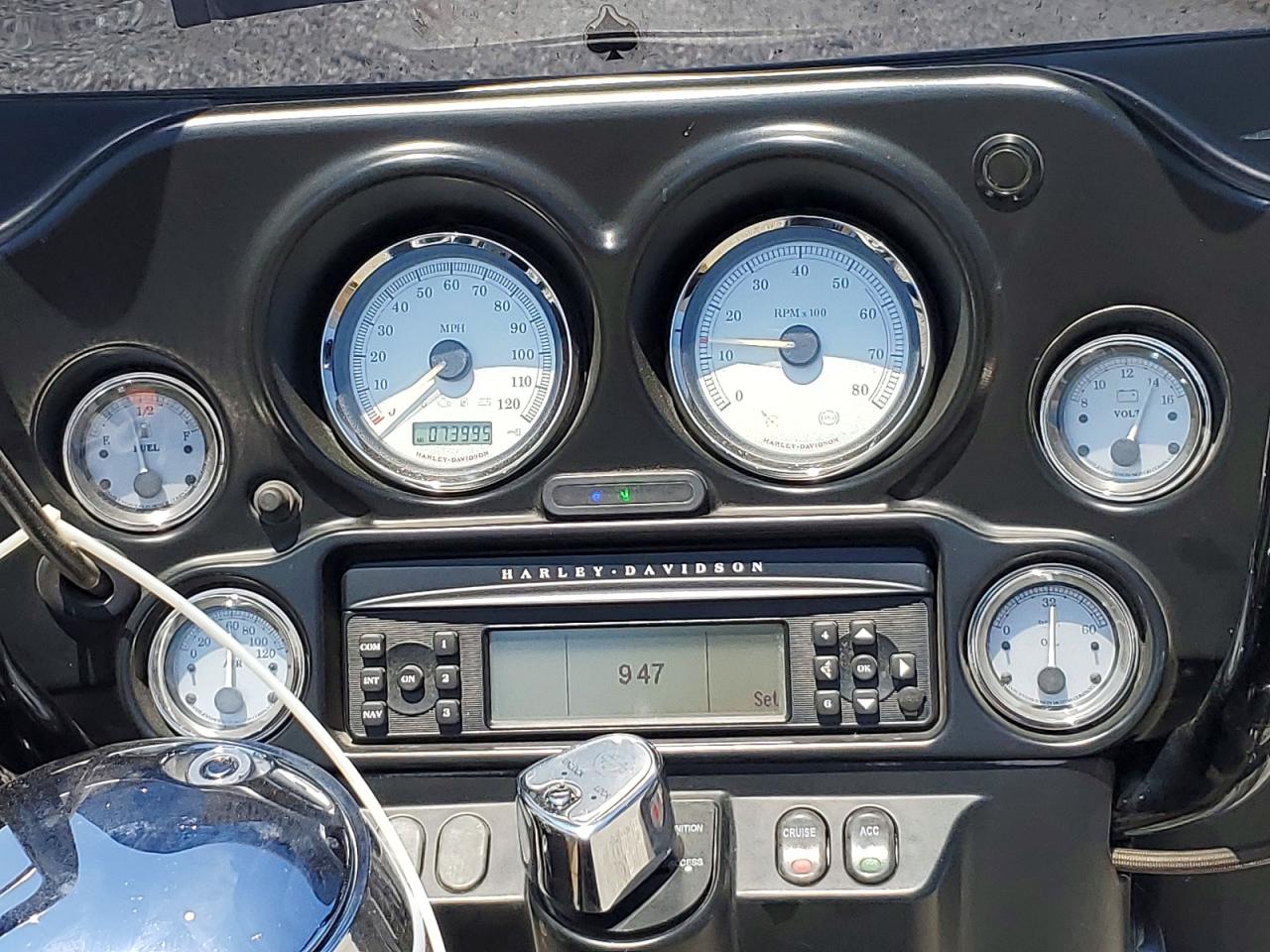 HARLEY-DAVIDSON FLHX 2011 — 8