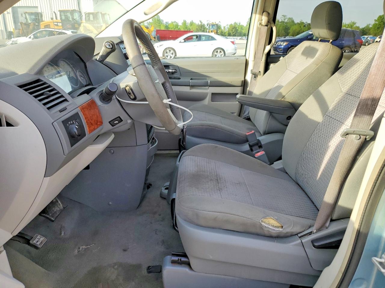 CHRYSLER TOWN & COUNTRY 2008 — 8