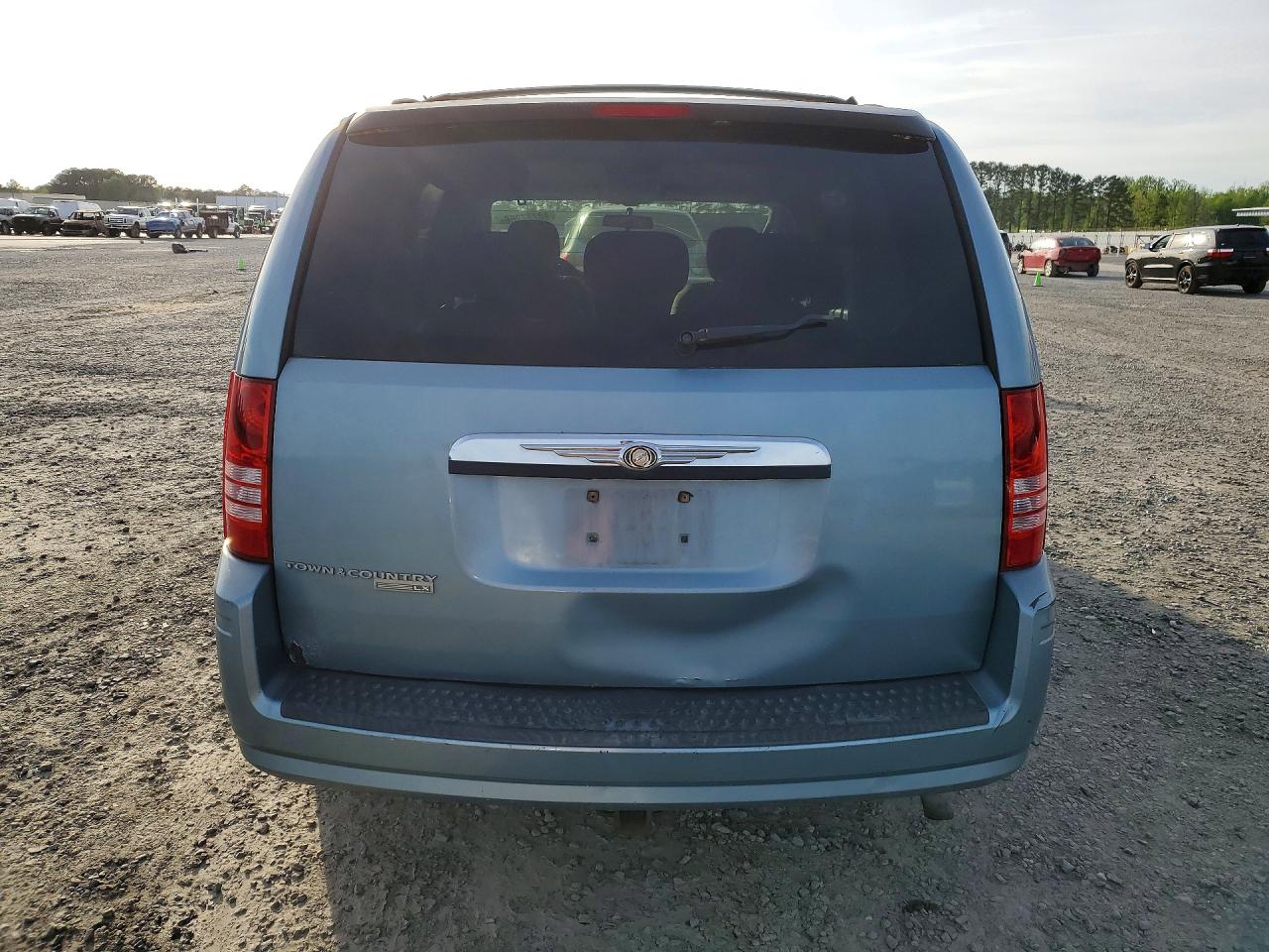 CHRYSLER TOWN & COUNTRY 2008 — 7