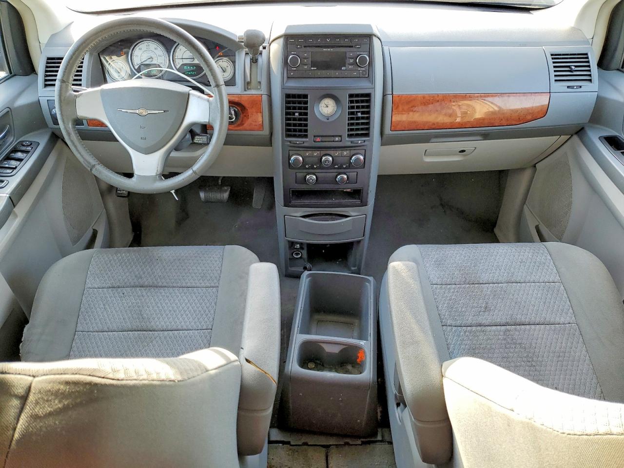 CHRYSLER TOWN & COUNTRY 2008 — 9