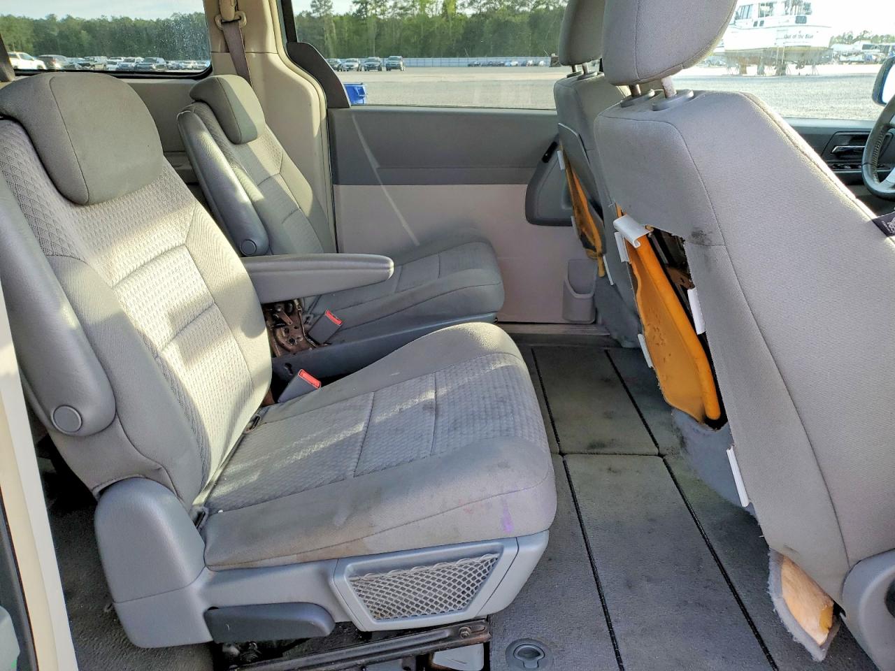 CHRYSLER TOWN & COUNTRY 2008 — 12