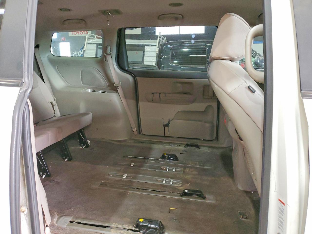 KIA SEDONA 2017 — 12