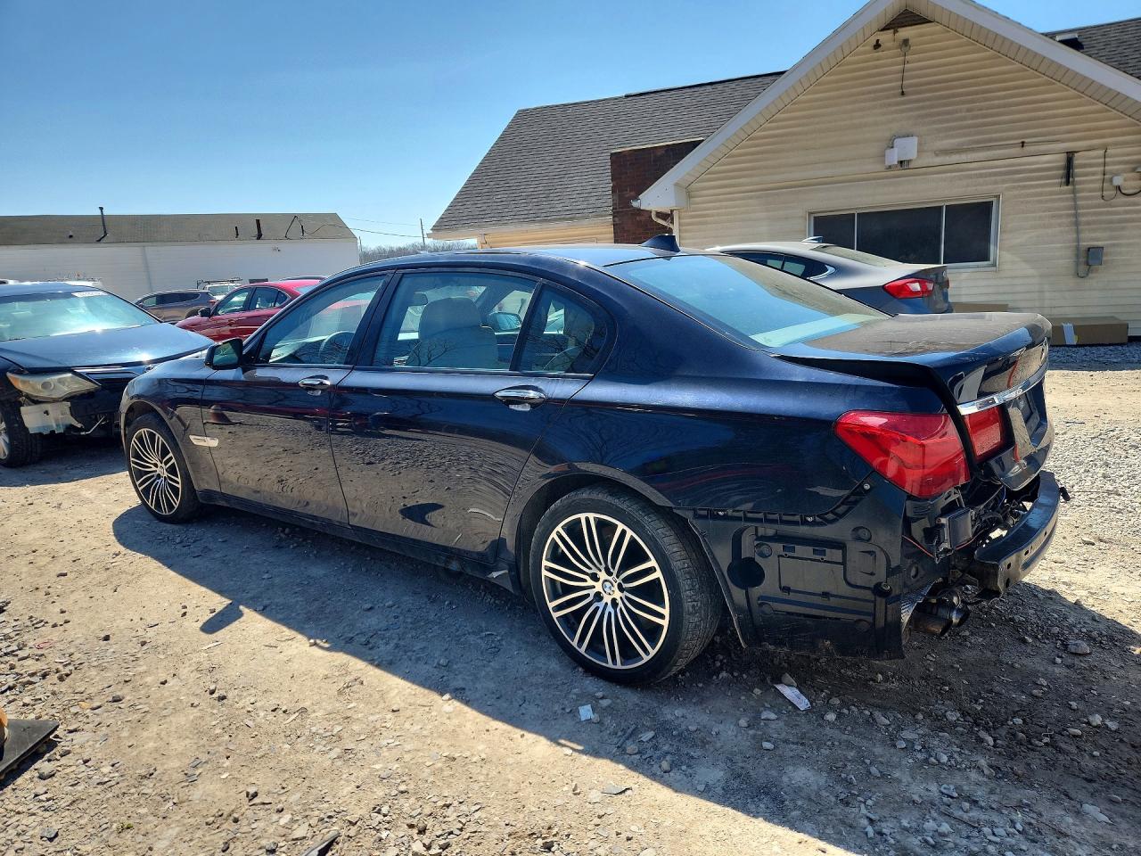 BMW 750 2012 — 3
