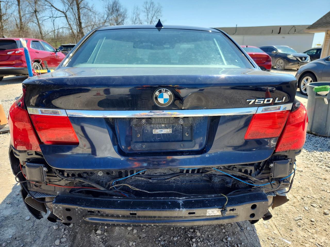 BMW 750 2012 — 7
