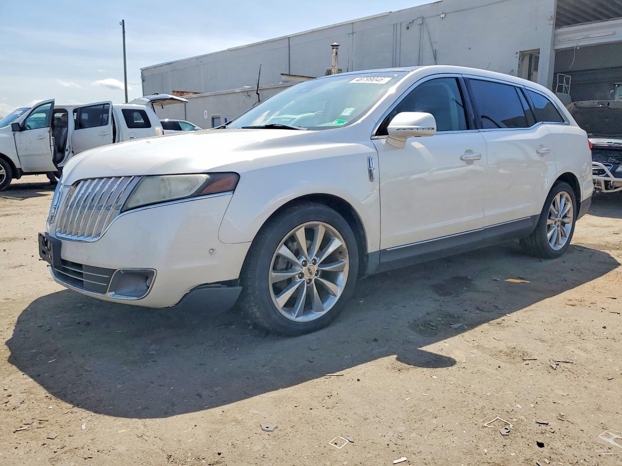 2011 LINCOLN MKT