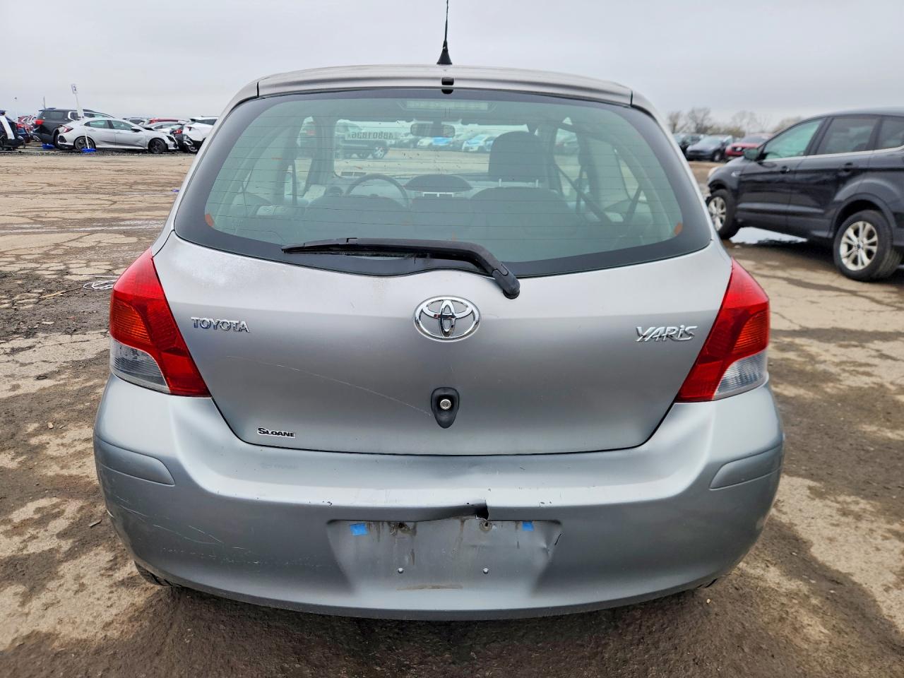 TOYOTA YARIS 2010 — 7