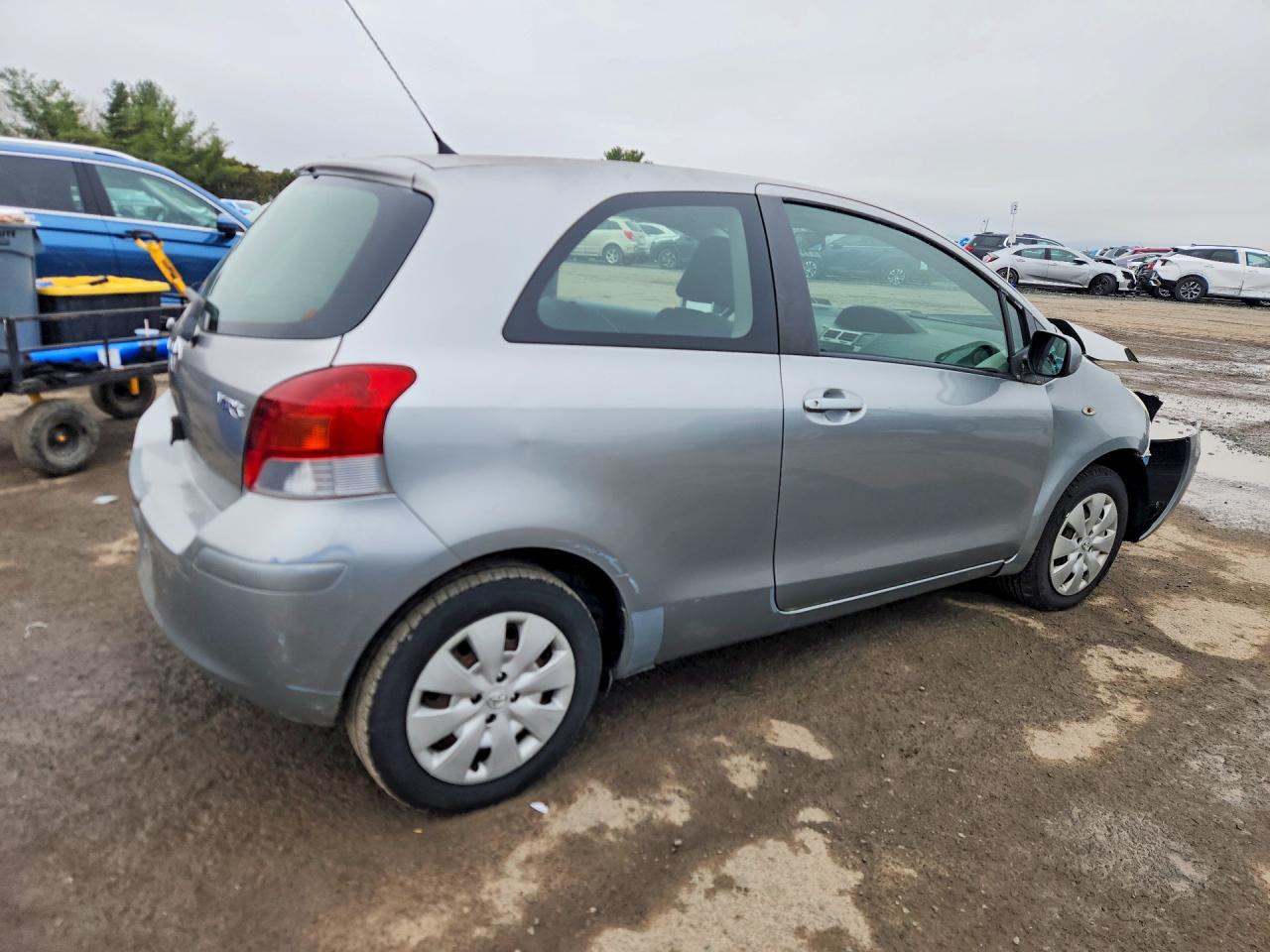 TOYOTA YARIS 2010 — 4