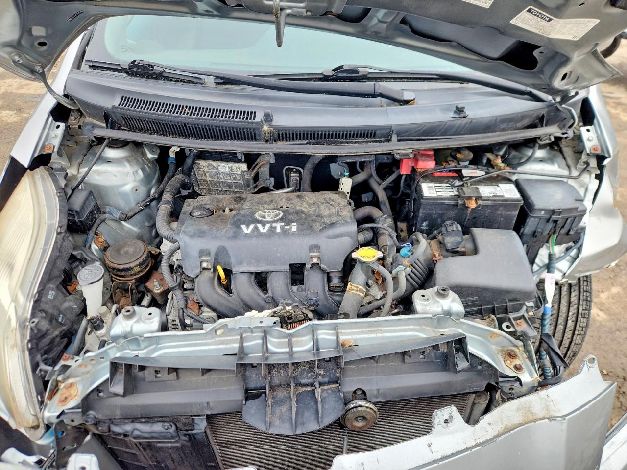TOYOTA YARIS 2010 — 12
