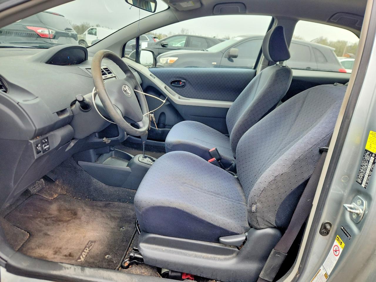 TOYOTA YARIS 2010 — 8