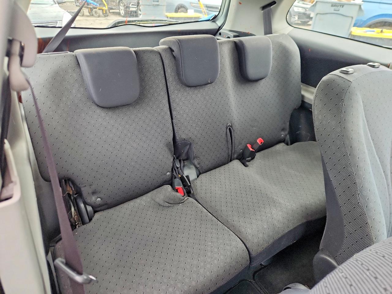 TOYOTA YARIS 2010 — 11