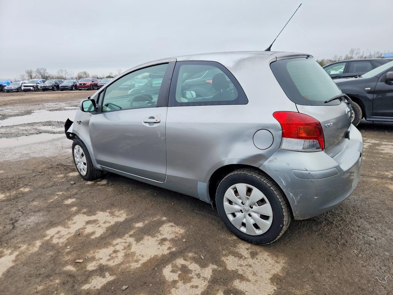 TOYOTA YARIS 2010 — 3