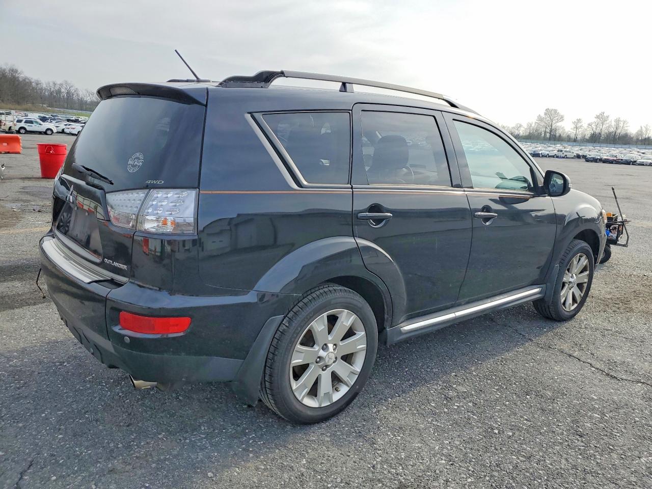 MITSUBISHI OUTLANDER 2013 — 4