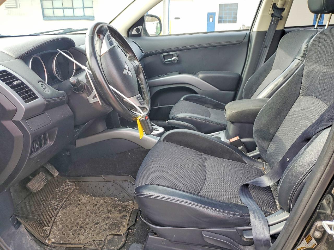 MITSUBISHI OUTLANDER 2013 — 8