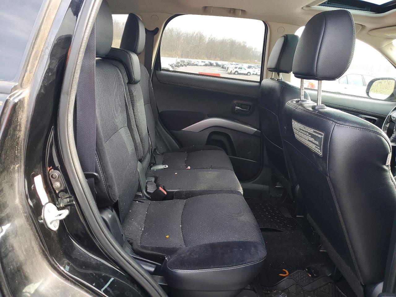 MITSUBISHI OUTLANDER 2013 — 12