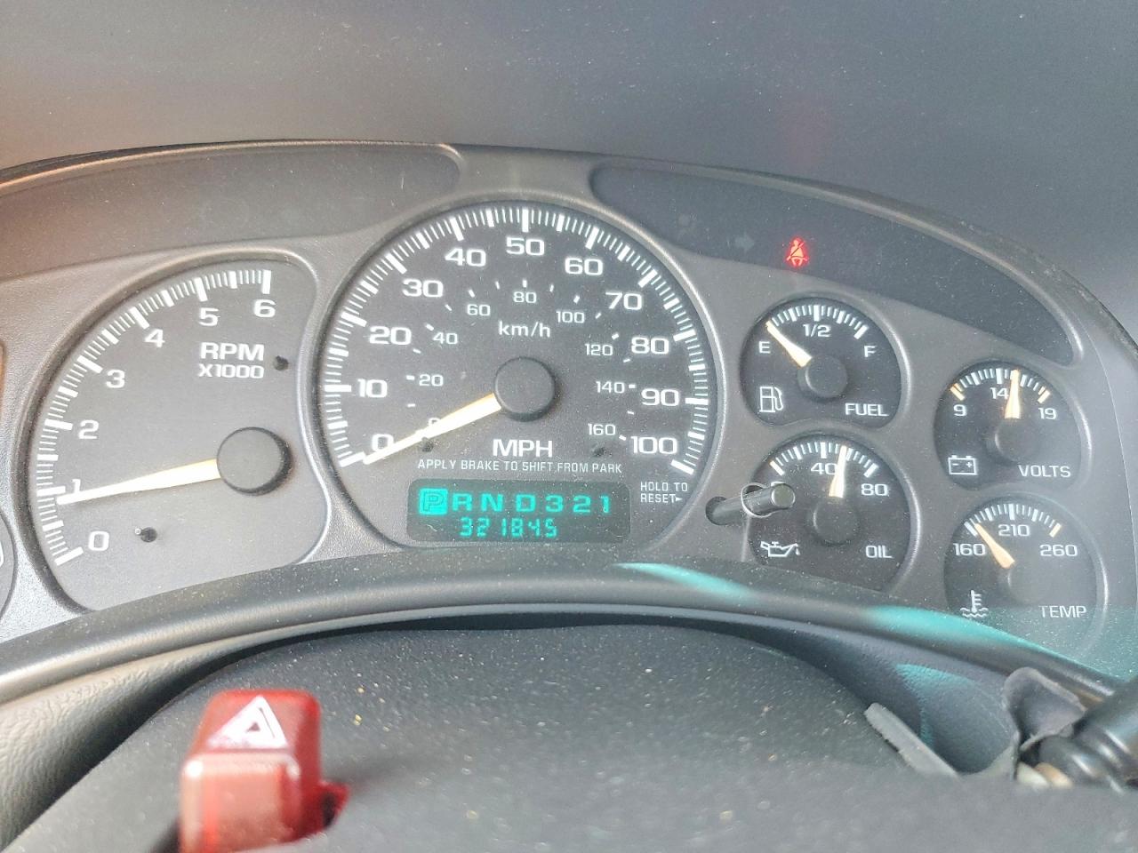 CHEV TAHOE 2001 — 10