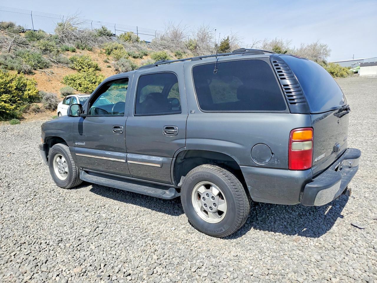 CHEV TAHOE 2001 — 3