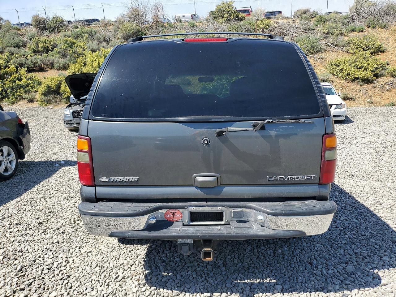 CHEV TAHOE 2001 — 7