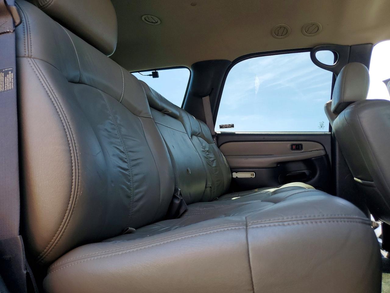 CHEV TAHOE 2001 — 12