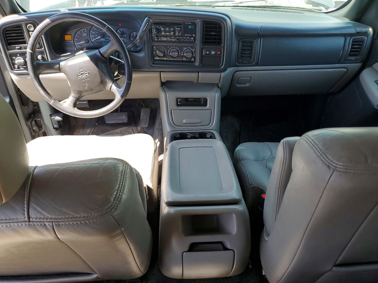 CHEV TAHOE 2001 — 9