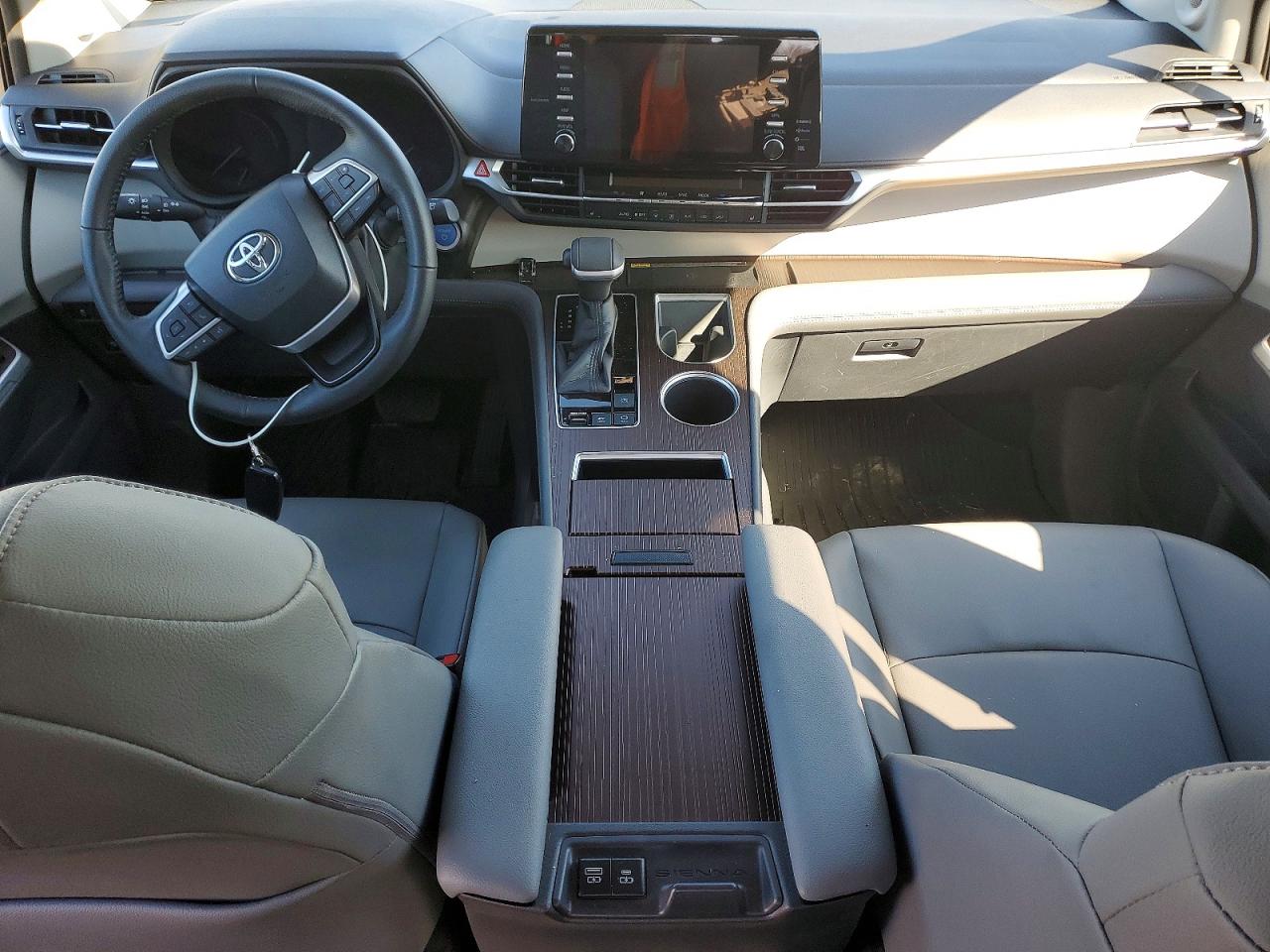 TOYOTA SIENNA 2022 — 9