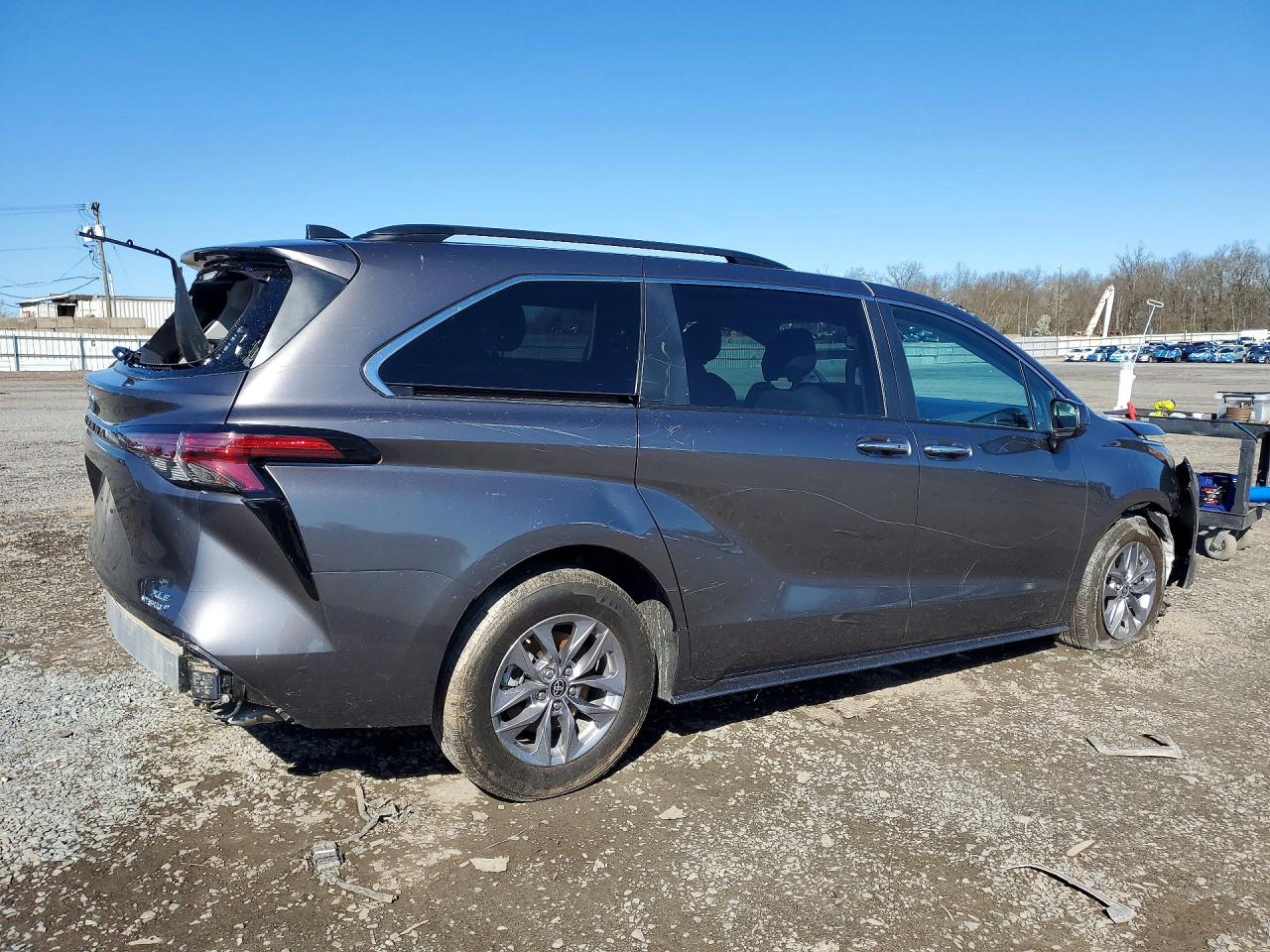 TOYOTA SIENNA 2022 — 4