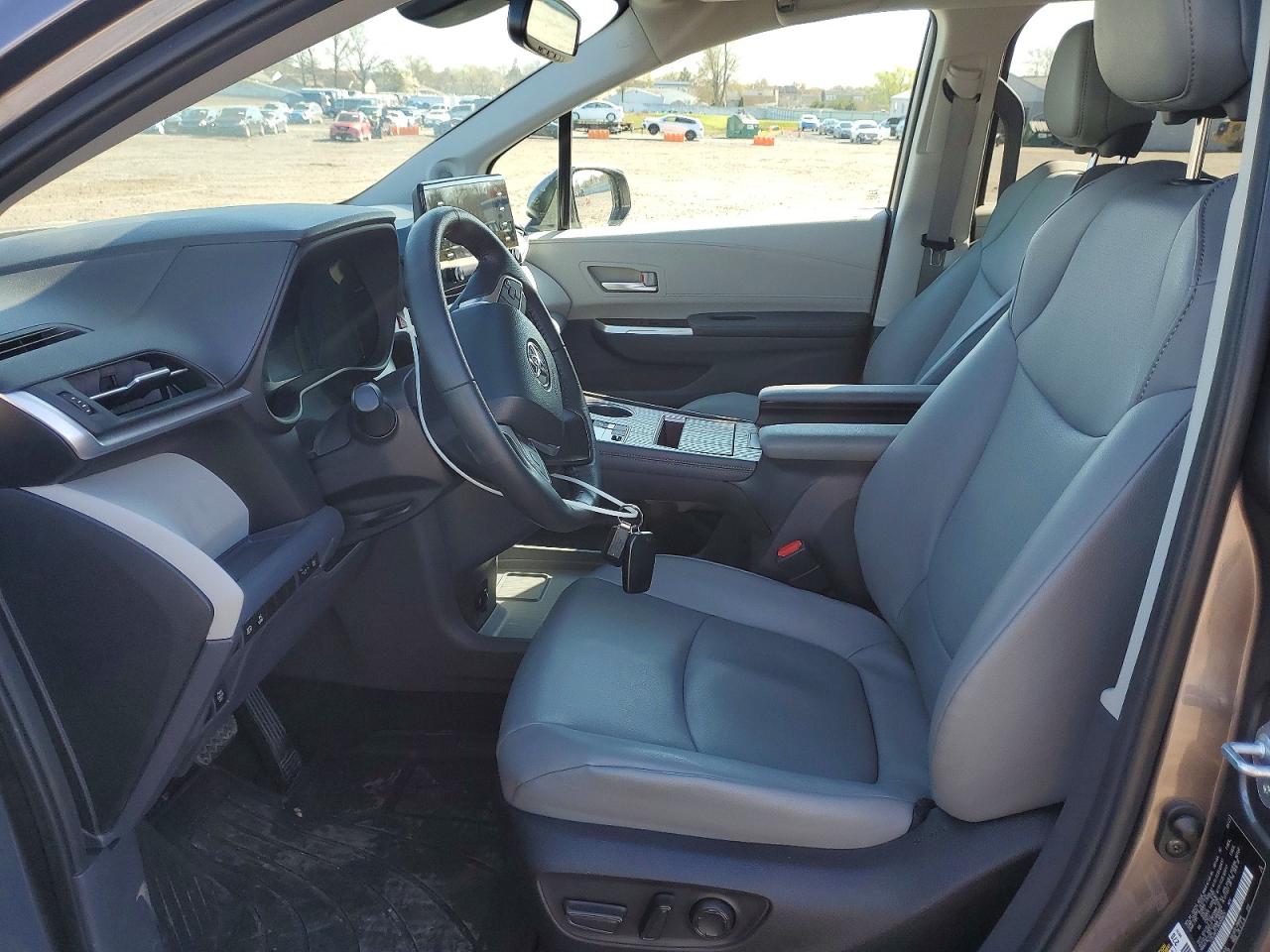 TOYOTA SIENNA 2022 — 8