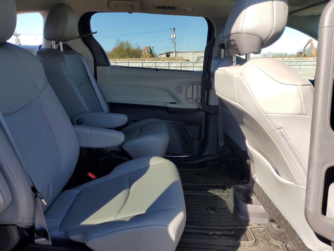 TOYOTA SIENNA 2022 — 12