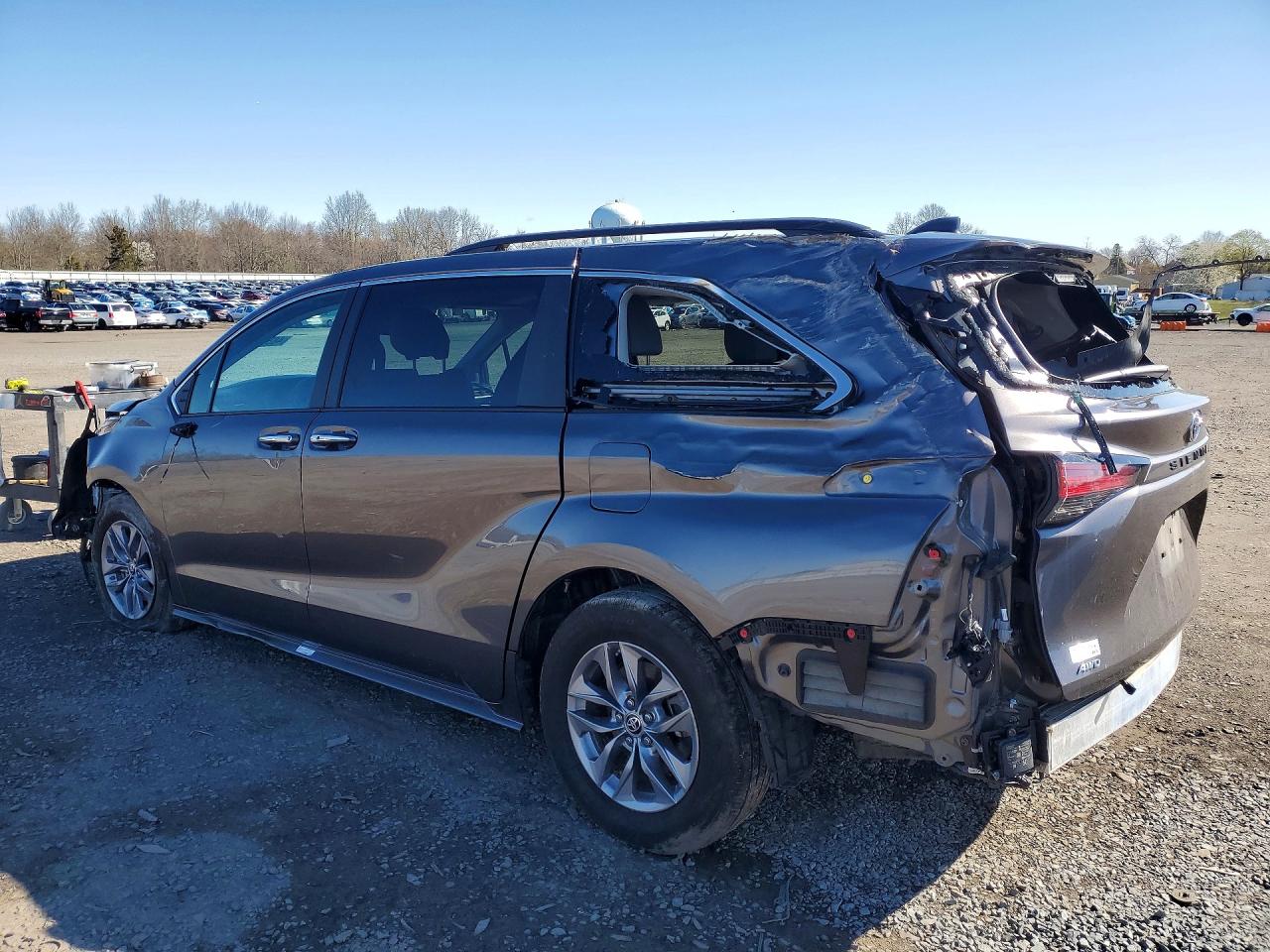 TOYOTA SIENNA 2022 — 3