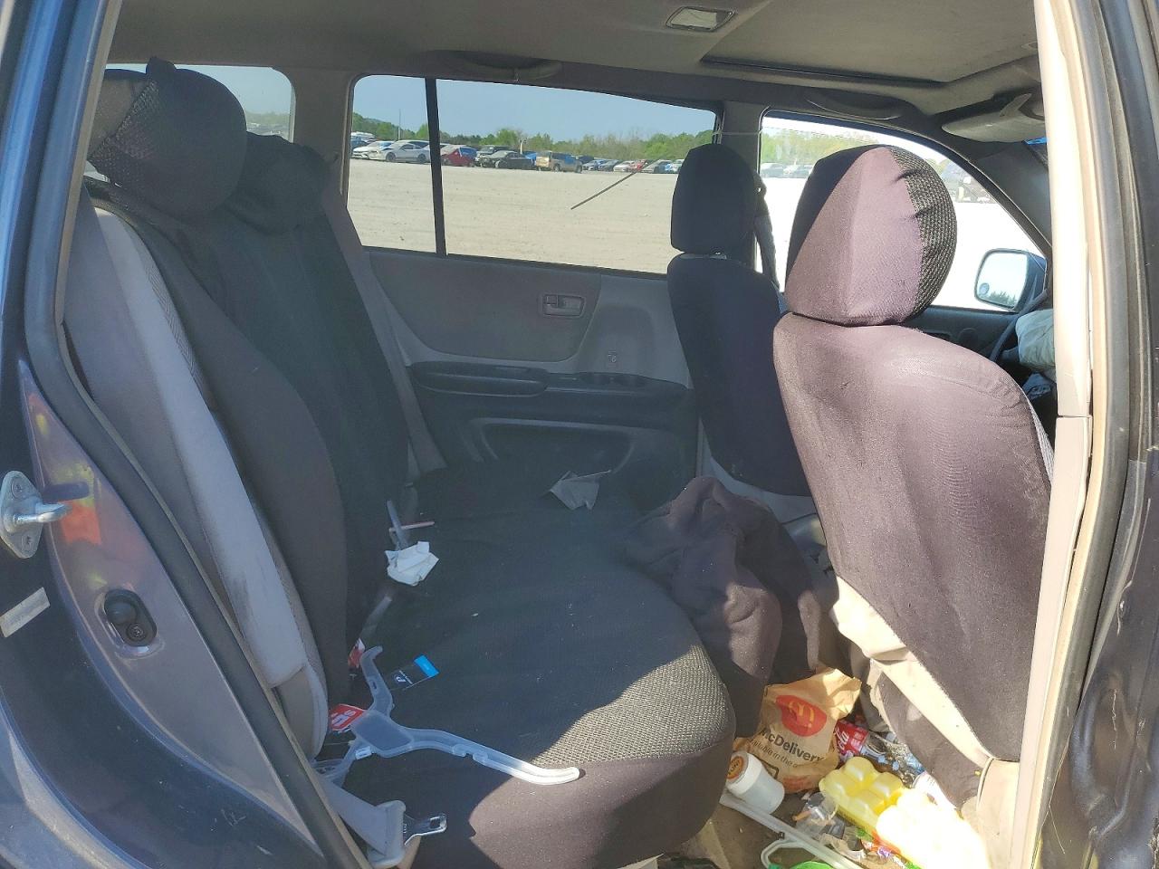 TOYOTA HIGHLANDER 2002 — 12